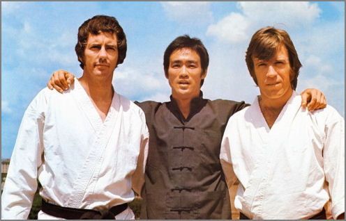 Bob Wall With Bruce Lee And Chuck Norris On The Set Of Way Of The Dragon Cityonfire Com