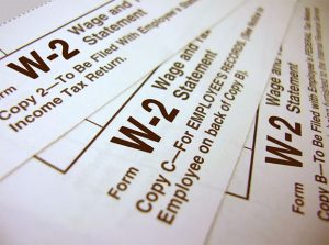 How to Calculate Your Federal Taxable Income From Your Last Pay Stub