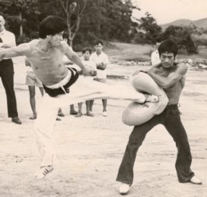 Hwang In-shik and Bruce Lee in a behind the scenes photo from Way of the Dragon. 
